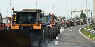 «Έκλεισαν οι πόρτες του διαλόγου» λένε οι αγρότες- Λάθος με τον ΕΛΓΑ, «ομαλά οι επόμενες πληρωμές» λέει ο κ. Κέλλας