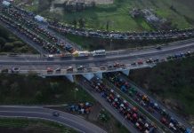 Μαύρες τρύπες στην εκλογική βάση της ΝΔ – Ανησυχία για το «μπετονάρισμα» του Βελόπουλου