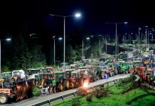 Μπλόκα: To «σπάσιμο» της ενιαίας ατζέντας διαλόγου και το «ούτε βήμα πίσω» των αγροτών