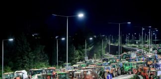 Μπλόκα: To «σπάσιμο» της ενιαίας ατζέντας διαλόγου και το «ούτε βήμα πίσω» των αγροτών