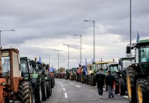 Αγρότες σε Μητσοτάκη: «Με ευθύνη της κυβέρνησης είναι κλειστοί οι δρόμοι – Η κοινωνία είναι μαζί μας, είμαστε κι εμείς μέρος της»