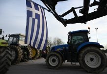 Θεσσαλονίκη: Ανυποχώρητοι οι αγρότες στα Μάλγαρα – Προειδοποιούν για νέο δίωρο αποκλεισμό απόψε