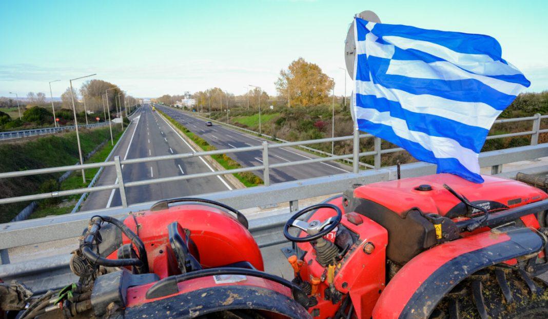 ΜΠΛΟΚΟ ΑΓΡΟΤΩΝ ΣΤΟ ΒΑΡΙΚΟ ΠΙΕΡΙΑΣ (ΕΥΑΓΓΕΛΙΑ ΦΩΚΑ - ΤΡΥΨΑΝΗ/EUROKINISSI)