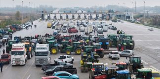 Τα τρακτέρ «οργώνουν» μια προνομιακή εκλογική πελατεία της ΝΔ