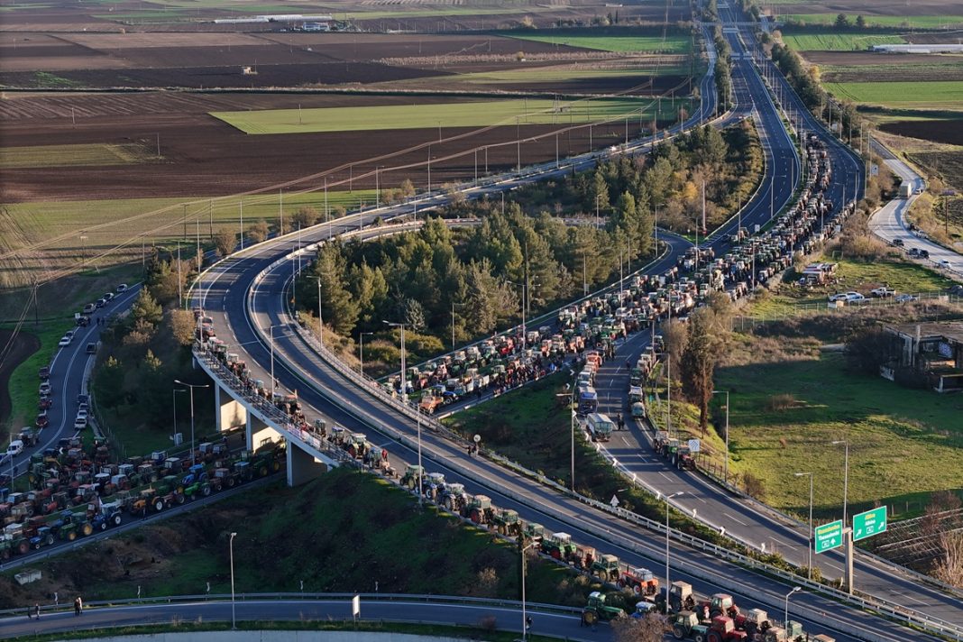 ÁÃÑÏÔÉÊÅÓ ÊÉÍÇÔÏÐÏÉÇÓÅÉÓ ÓÔÏÍ ÊÏÌÂÏ ÔÇÓ ÍÉÊÁÉÁÓ ÊÁÉ ÅÍÔÁÓÇ ÌÅ ÔÇÍ ÁÓÔÕÍÏÌÉÁ