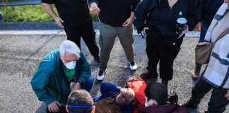 Καταγγελία σοκ από αγροτοσυνδικαλιστή – «Αξιωματικός της ΕΛΑΣ μου έσπασε τα πλευρά με το γόνατο» – (Hχητικό)