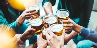 Έδωσαν αλκοόλ σε 15 ανήλικους σε κέντρο διασκέδασης στο Περιστέρι – Συνελήφθη ο υπεύθυνος του καταστήματος