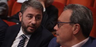 Τι κρύβεται πίσω από το ξαφνικό φλερτ Ανδρουλάκη με Φάμελλο και Χαρίτση