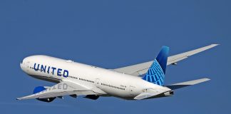 ΗΠΑ: Αεροσκάφος της United Airlines παρουσίασε βλάβη σε κινητήρα κατά την απογείωση