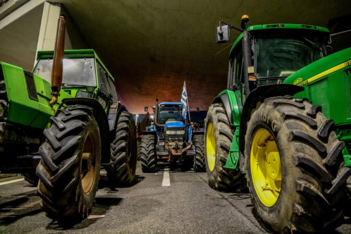 Στον… αέρα το ραντεβού με τους αγρότες μετά το φιάσκο του ΕΛΓΑ