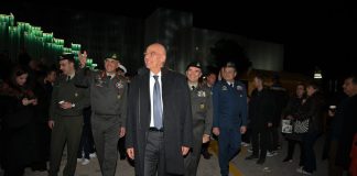 Ο ΥΕΘΑ «ανάβει τα λαμπάκια» των στρατιωτικών που δεν θα πάρουν για τα Χριστούγεννα ούτε ευρώ!