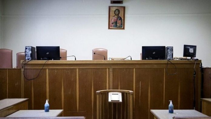 Βόλος: Ποινή φυλάκισης 60 ημερών σε 19χρονο που οδηγούσε αυτοκίνητο με τις πινακίδες του πατέρα του