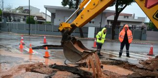 Κράτος σε παράλυση λόγω κακοκαιρίας: Στη λάσπη Νέα Πέραμος και Μάνδρα, εγκλωβισμένοι σε σπίτια και ΙΧ