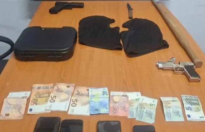 Υπάλληλος σε πρακτορεία τυχερών παιχνιδιών λήστευε με ανήλικους τα καταστήματα που εργαζόταν