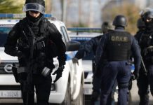 Καλύβια: Η ΕΛ.ΑΣ. «έπεσε» πάνω σε εκτελεστές που ετοίμαζαν μακελειό – Μία σύλληψη