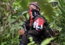 Απαγόρευση κυκλοφορίας σε περιοχές της Κολομβίας που ελέγχουν ανακοίνωσαν αντάρτες του ELN, λόγω της «απειλής επέμβασης» των ΗΠΑ