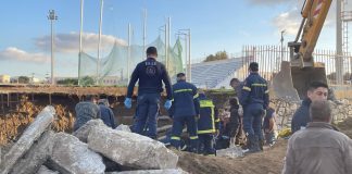 Νάξος: Δύο εργάτες έπεσαν σε τάφρο όταν κατέρρευσε τοιχίο – Μεγάλη επιχείρηση για τον απεγκλωβισμό τους