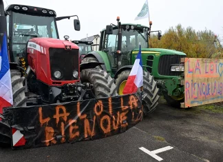 Βίαια επεισόδια σε διαδηλώσεις αγροτών στη Γαλλία: Αντιτίθενται στα μέτρα για την αντιμετώπιση νόσου των βοοειδών