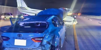 Απίστευτο περιστατικό στη Φλόριντα: Αεροπλάνο «προσγειώθηκε» πάνω σε αυτοκίνητο εν κινήσει