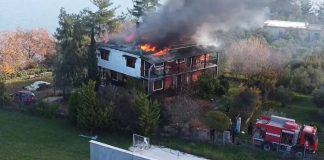 Πιερία: Φωτιά σε κατοικία στη Μεθώνη – Ολοκληρωτική καταστροφή – (VIDEO)