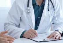 Σοκ στη Βρετανία: Γιατρός του NHS κατηγορείται για σεξουαλική κακοποίηση 38 ασθενών, ανάμεσά τους και παιδιά