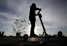 Θεσσαλονίκη: Σπείρα ανηλίκων έκλεβαν ηλεκτρικά πατίνια στο κέντρο της πόλης