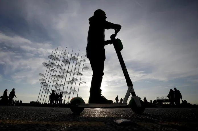 Θεσσαλονίκη: Σπείρα ανηλίκων έκλεβαν ηλεκτρικά πατίνια στο κέντρο της πόλης