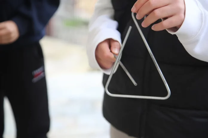 Πάτρα: Ανήλικοι πήγαιναν για κάλαντα και έκλεβαν ρούχα και παπούτσια των κατοίκων