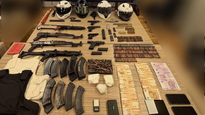 Οπλοστάσιο της Greek Mafia στην Καλλιθέα – Εμπρησμοί, απόπειρα ανθρωποκτονίας και κλοπές στο… βιογραφικό της σπείρας (Video-ΦΩΤΟ)