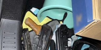 Καλύβια: Αυτά είναι τα όπλα που εντοπίστηκαν σε αποθήκη – Συνελήφθη και μία γυναίκα – (ΦΩΤΟ)