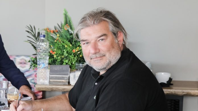 Ο περιφερόμενος Καραχάλιος και η δήθεν πραμάτεια του