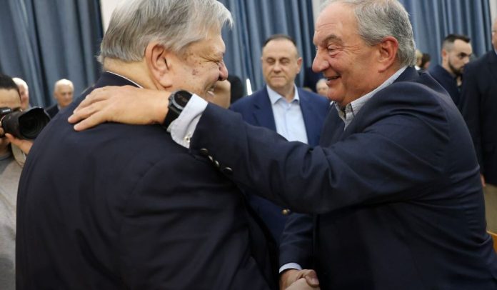 «Δύο σε ένα»: Ώρα παρεμβάσεων για Καραμανλή – Βενιζέλο