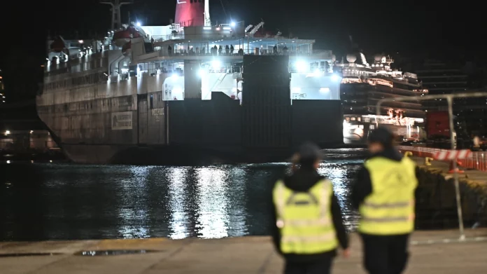 Με δρακόντεια μέτρα στον Πειραιά οι 15 συλληφθέντες από την Κρήτη για τις επιδοτήσεις από τον ΟΠΕΚΕΠΕ