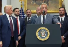 Η κυβέρνηση Τραμπ επιβεβαιώνει πως διενεργεί έρευνα για πιθανούς θανάτους οφειλόμενους στα εμβόλια κατά της COVID