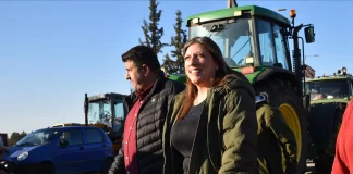 Στο μπλόκο της Νίκαιας η Ζωή Κωνσταντοπούλου: “Οι φτωχοί αγρότες πεινάνε, οι άνθρωποι αυτοί δεν έχουν έρθει εδώ με Porsche”