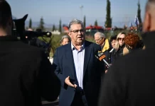 Στα μπλόκα των αγροτών στη Φθιώτιδα ο Δ. Κουτσούμπας – “Κλιμακώστε τον αγώνα σας”