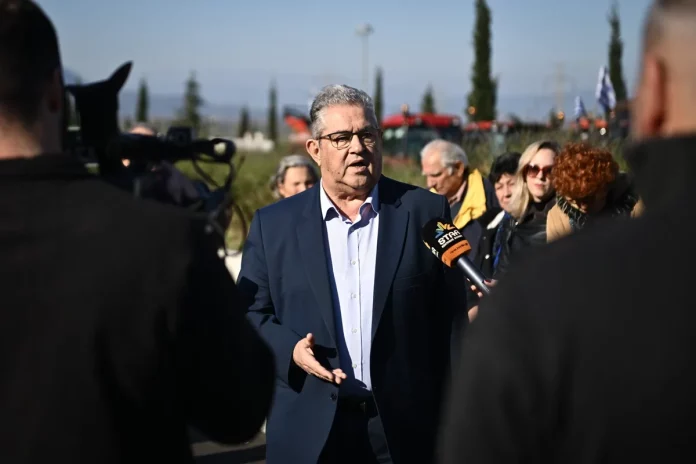 Στα μπλόκα των αγροτών στη Φθιώτιδα ο Δ. Κουτσούμπας – “Κλιμακώστε τον αγώνα σας”