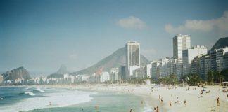 Ρίο ντε Τζανέιρο: Αεροσκάφος συνετρίβη στη θάλασσα της παραλίας Κοπακαμπάνα – Νεκρός ο πιλότος