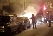 Λαμία: Αυτοκίνητο πήρε φωτιά την στιγμή που ήταν παρκαρισμένο σε πυκνοκατοικημένη περιοχή