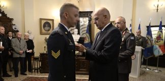 ΕΛΛΗΝΙΚΗ ΛΥΣΗ: Μπέρδεψαν και τα μετάλλια που έδωσαν στα στελέχη της αποστολής θανάτου στη Λιβύη!