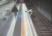 Αστυνομικός εκτός υπηρεσίας έσωσε άνδρα που έπεσε στις γραμμές του Μετρό στη Βαρκελώνη – (VIDEO)