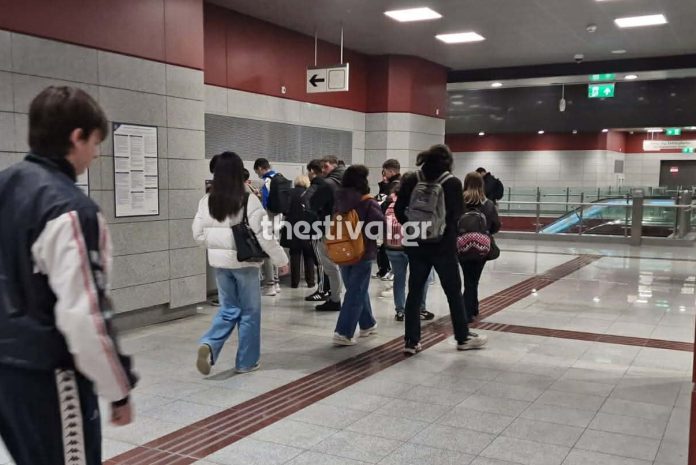 Το μετρό Θεσσαλονίκης επέστρεψε με κατάργηση του χρονικού περιορισμού στα εισιτήρια