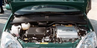 Ηράκλειο: «Μπούκαραν» σε επιχείρηση και έκλεψαν 15 μπαταρίες αυτοκινήτων