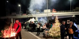 Αγρότες στα όρια, η χώρα σε κλοιό μπλόκων – «Πλαστικές σφαίρες στο Ηράκλειο»