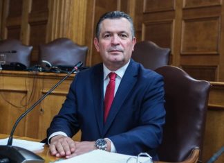 Λιακούλη στριμώχνει τον Μπουκώρο και αυτός τρελαίνεται: «Μην ουρλιάζεις ρε» – (VIDEO)