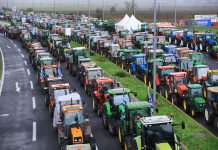 Σκληραίνουν τη στάση τους οι αγρότες: «Ραντεβού» στον Βόλο σήμερα Τετάρτη για αποκλεισμό του λιμανιού – Τα νέα μπλόκα μετά την παρέμβαση του Αρείου Πάγου