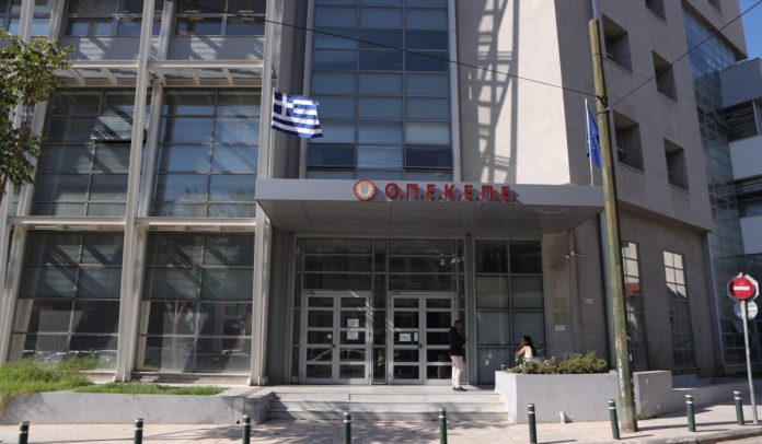 ΟΠΕΚΕΠΕ: Με εντολή Βουρλιώτη δεσμεύονται οι λογαριασμοί 7 μελών του κυκλώματος της Κρήτης