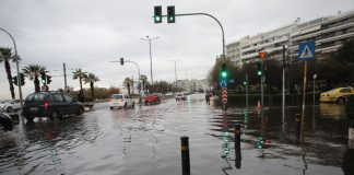 Ταύρος: Αδιανόητες εικόνες από τη χτεσινή καταιγίδα – Δεκάδες αυτοκίνητα μέσα στο νερό