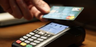 Έρχονται αναλήψεις μετρητών από τα ταμεία των καταστημάτων