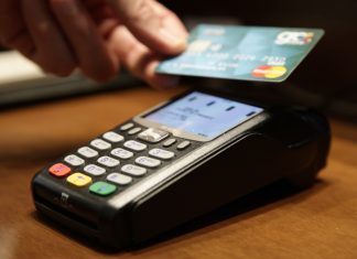 Έρχονται αναλήψεις μετρητών από τα ταμεία των καταστημάτων